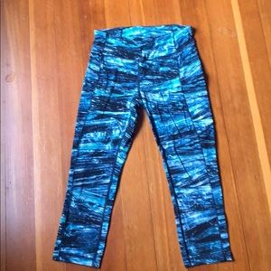 Lululemon Speed Up Crop 21” Full on Luxtreme, Sz 6